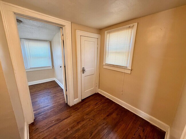 Building Photo - 210 N Ash Ave