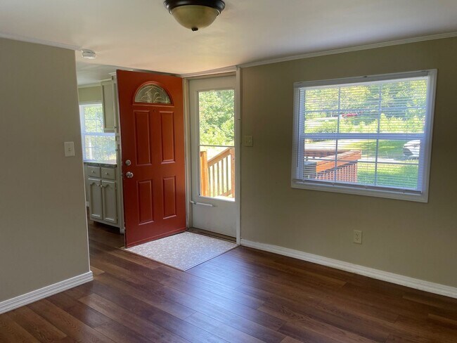 Building Photo - 2 bed 1 bath mobile home in Franklinville!...