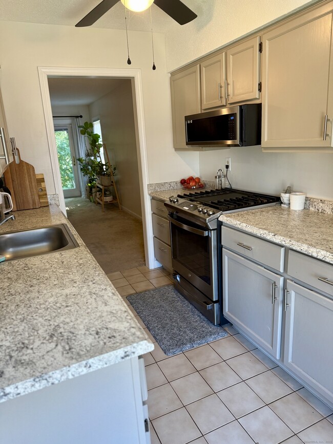 Building Photo - 11 D Riverview Dr