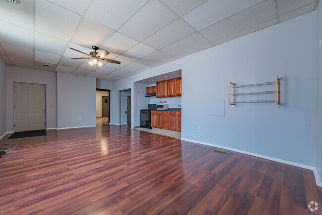 Building Photo - 104 N Graham St