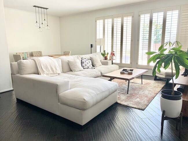Foto del edificio - 2175 S Beverly Glen Blvd