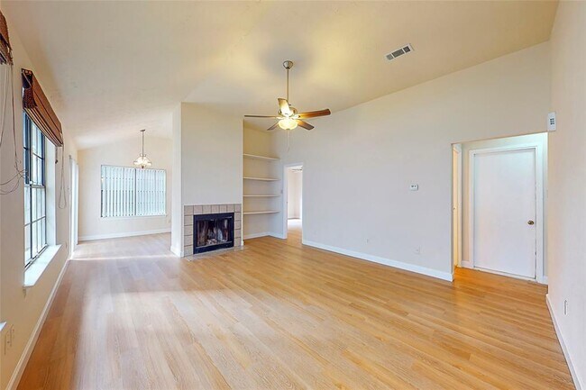 Building Photo - 7723 High Village Dr