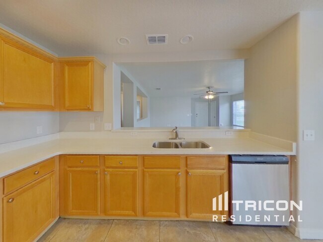 Foto del edificio - 1818 Bering Rd