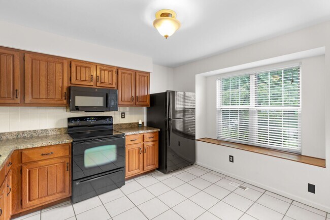Foto del edificio - Ellisville Area / West County/ 2 BR ranch style duplex/villa w/ garage and basement.