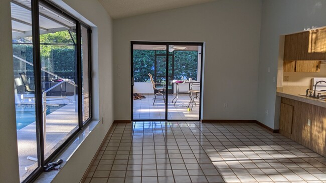 Foto del edificio - 3 bedroom 2 bathroom 1948 Sq ft Pool Home ...