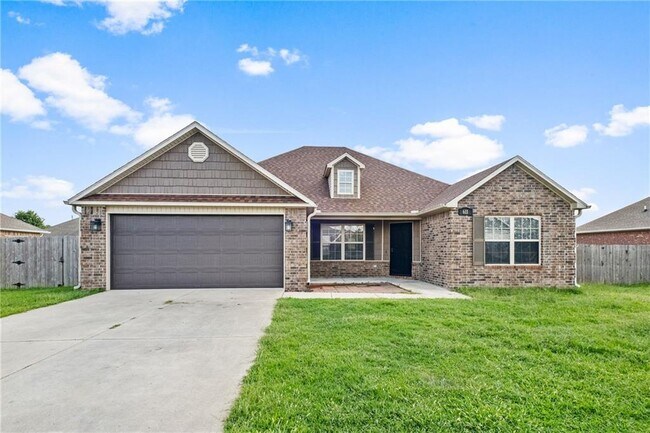 Building Photo - 611 Lasso Ln