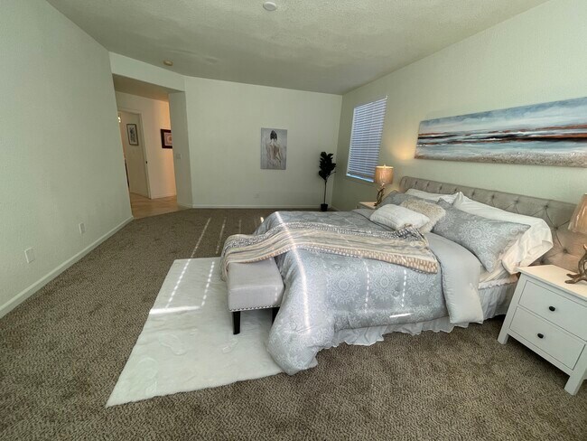 Building Photo - 5427 Brook Hollow Ct