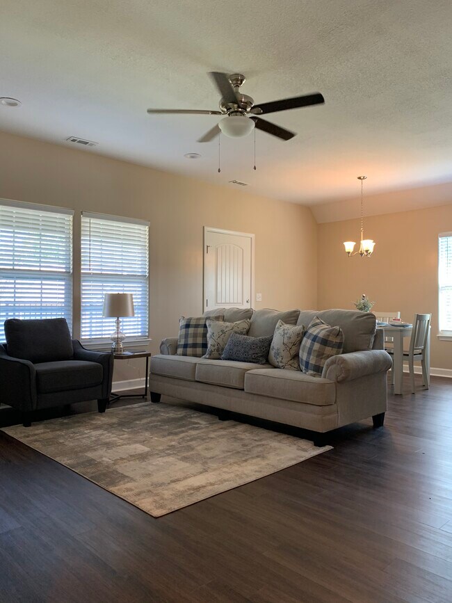 Foto del edificio - 1235 NW North Ridge Dr