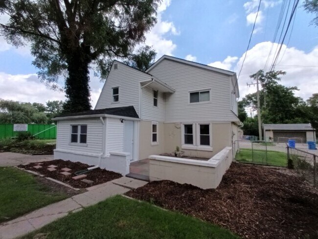 Foto del edificio - 2044 Garrick Ave