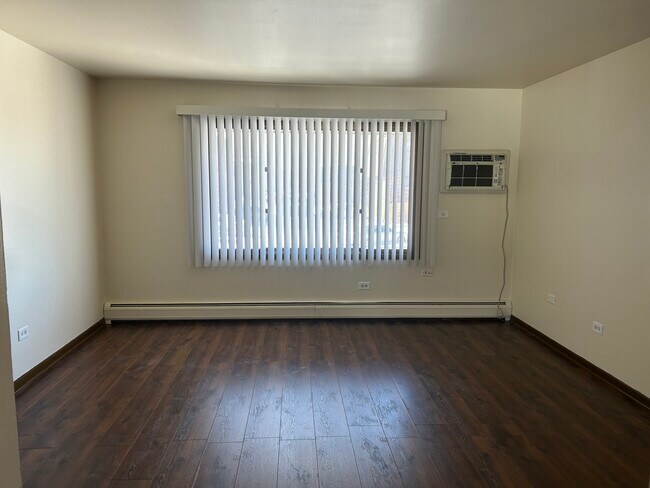 Foto del edificio - 1135 Royal Blvd