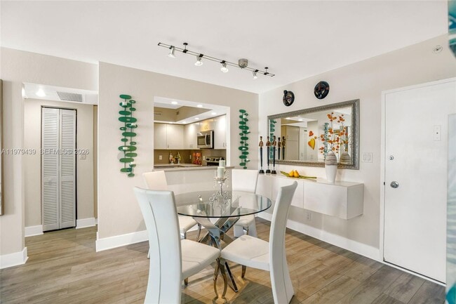 Foto del edificio - 5600 Collins Ave