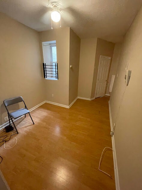 1855 Apt 1: Living Room - 1855 N Willington St