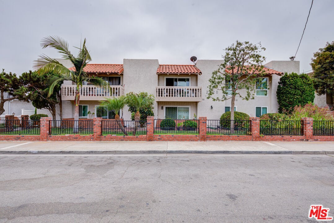 Foto principal - 2020 Graham Ave