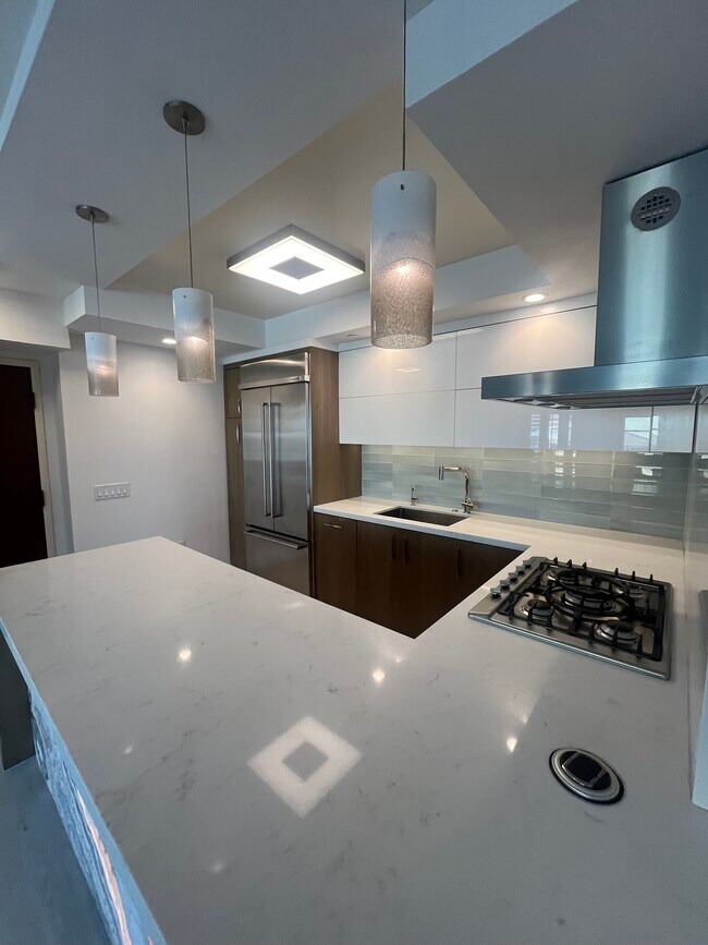 Foto del edificio - 500 W Harbor Dr