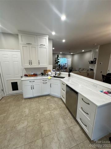 Building Photo - 2120 Kaybird Ln
