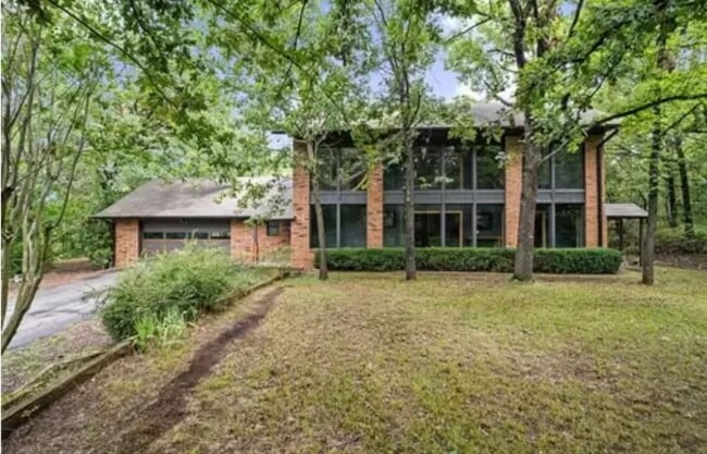 Foto del edificio - 4 bedroom house, Van Buren