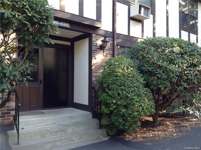 Building Photo - 729 Sierra Vista Ln