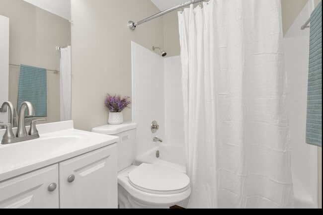 Baño - Ivy Apartment Homes