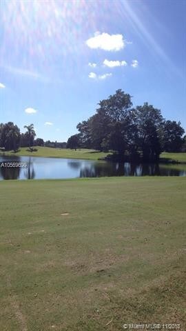 Building Photo - 16510 Country Club Crescent