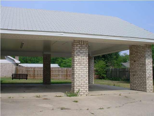 Building Photo - 5757 Melrose Dr