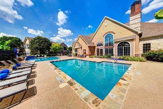 Foto del edificio - Regency Dell Ranch Apartments