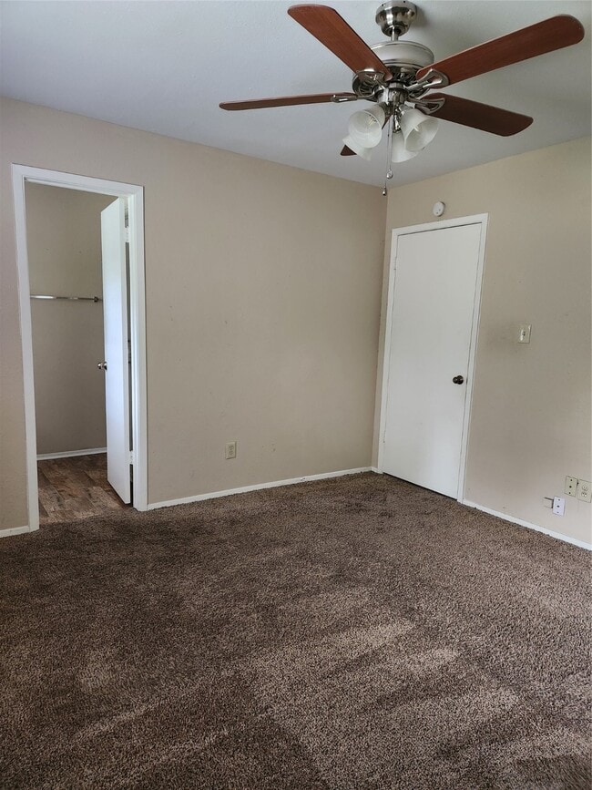 Building Photo - 205 N Forest Dr