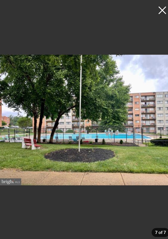 Foto del edificio - 5851 Quantrell Ave