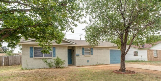 Building Photo - 3/2/1 FOR LEASE - SOUTH LUBBOCK