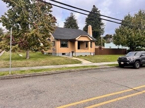 Building Photo - 590 Johnson Ave