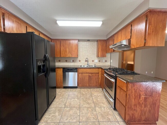 Building Photo - Inviting 3-Bedroom Home with Lush Landscap...