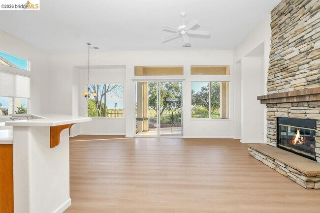 Foto del edificio - 1503 Bismarck Ln