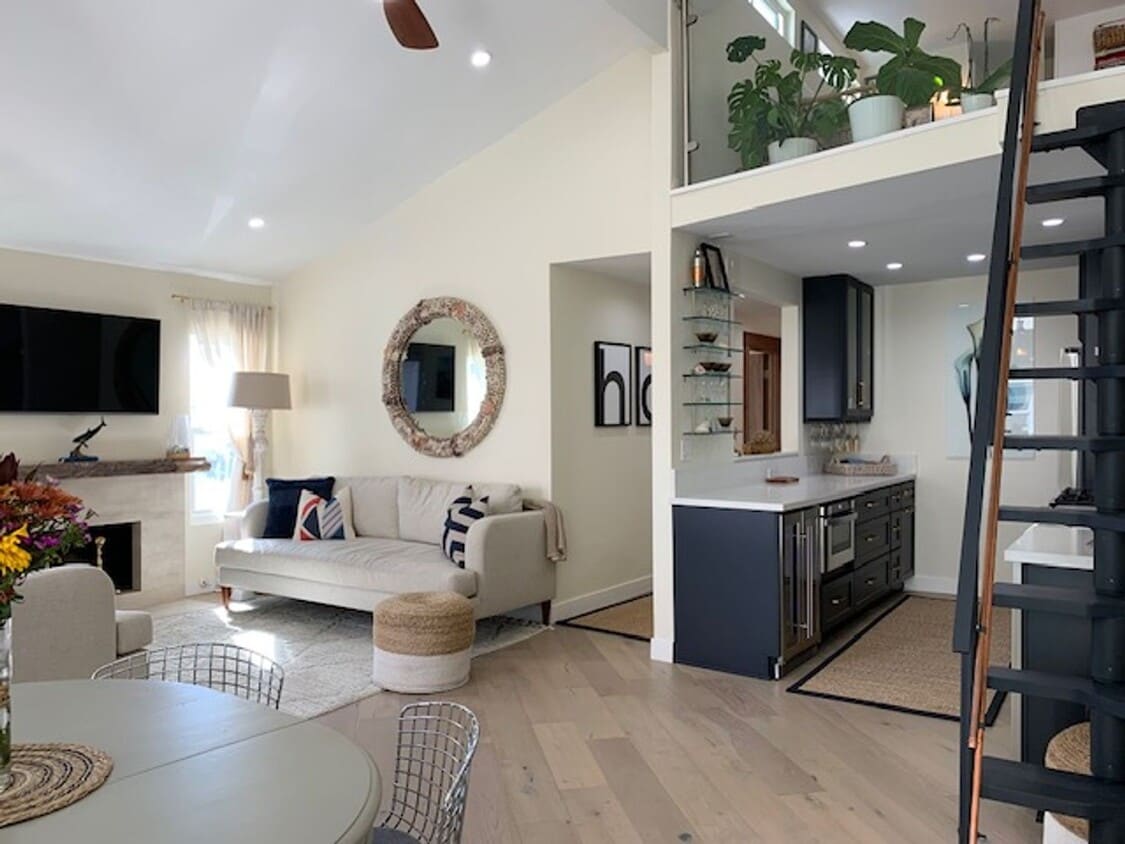 Primary Photo - Coastal Living at Its Best | 3 Bed + 2 Bat...