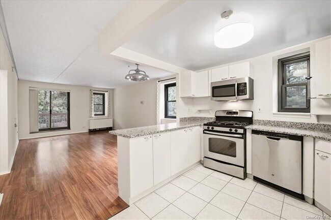 Building Photo - 1376 Midland Ave