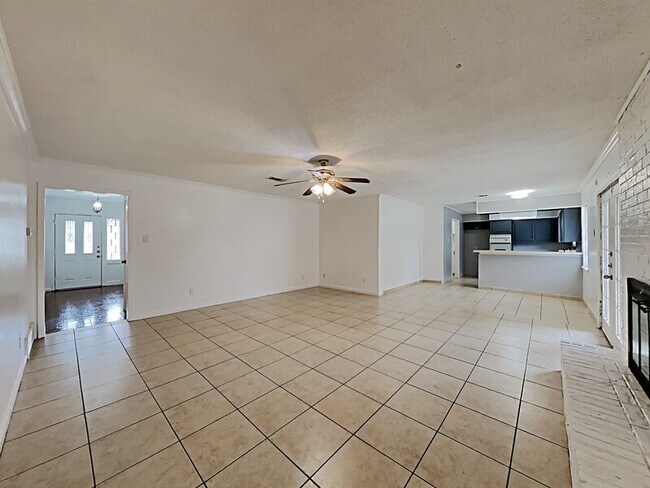 Building Photo - 2824 Wren Ave