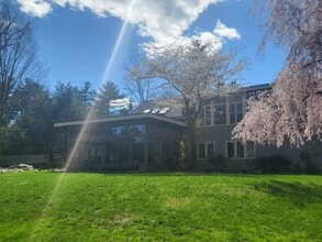 Building Photo - 423 Concord Rd