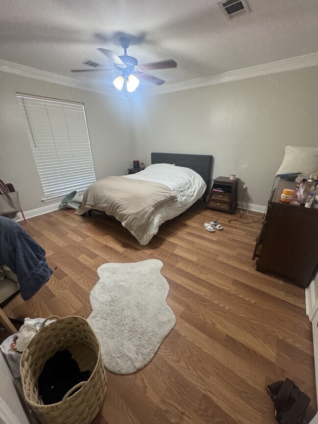 Foto del edificio - 70319 L St