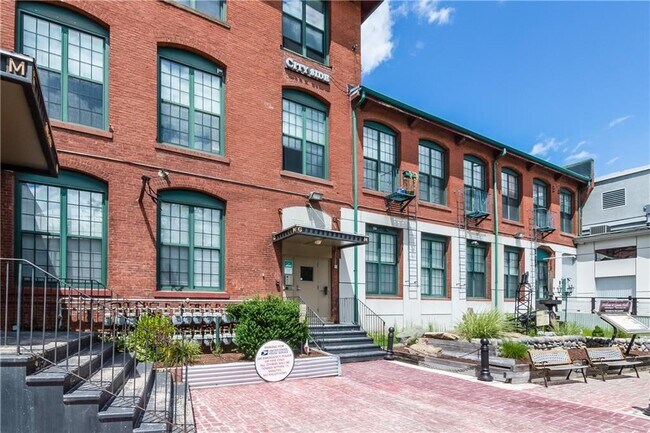 Foto del edificio - 1117 Douglas Ave