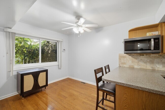 Foto del edificio - 411 Hickory Dr