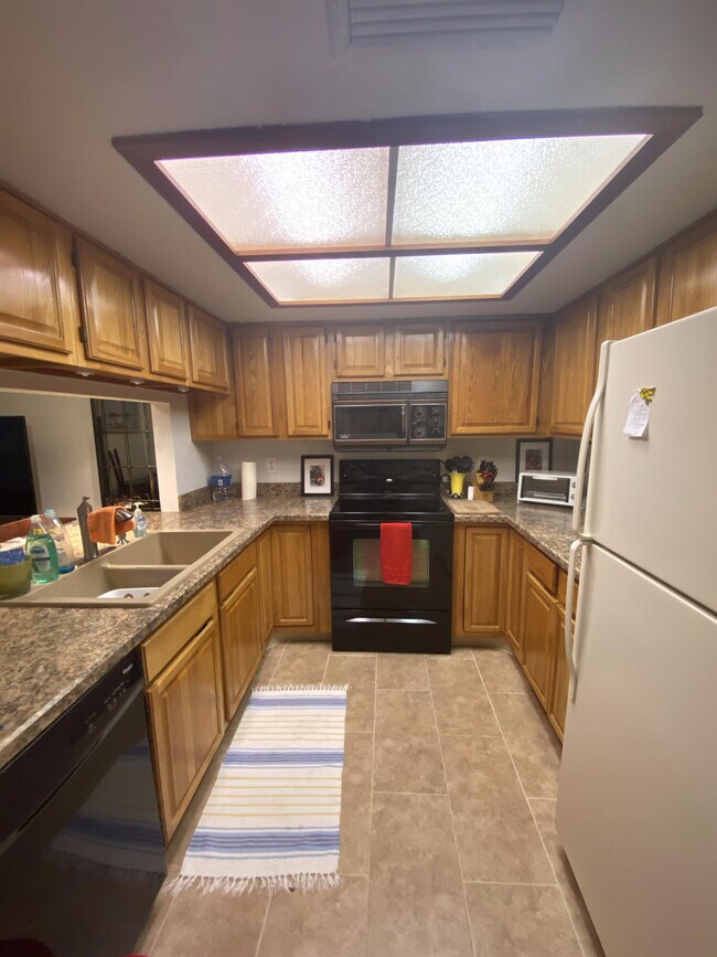 Building Photo - 8781 Lateen Ln