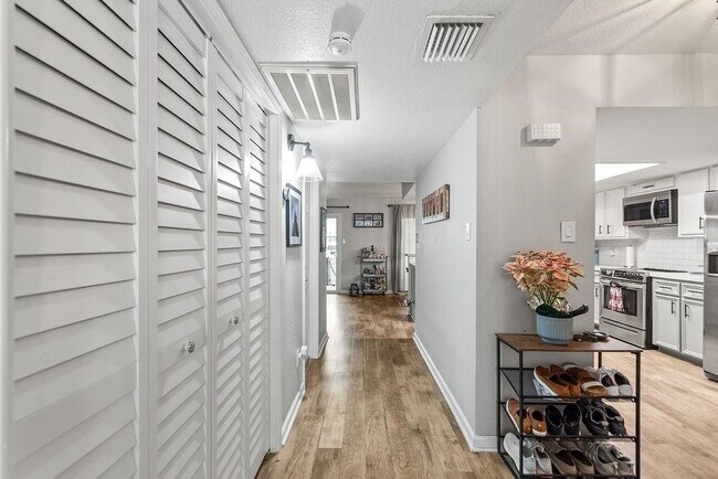 Building Photo - 5005 Georgi Ln