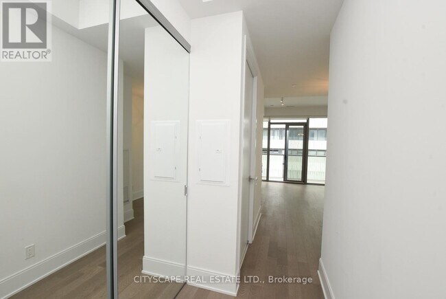 Photo du bâtiment - 50 Charles St E