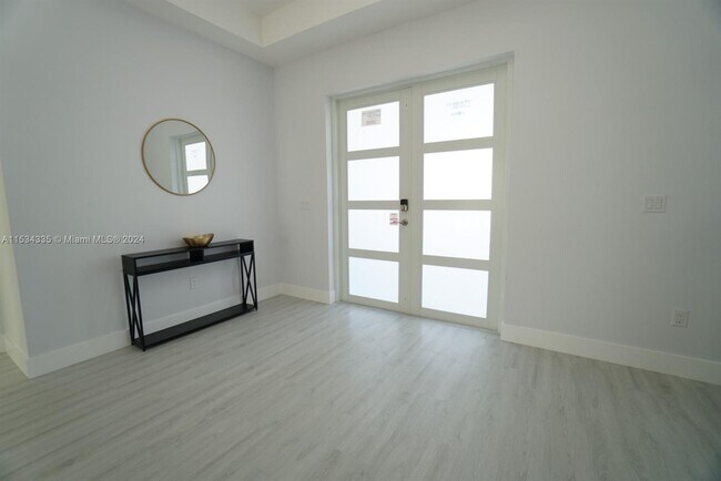 Foto del edificio - 490 SW Dauphin Ave