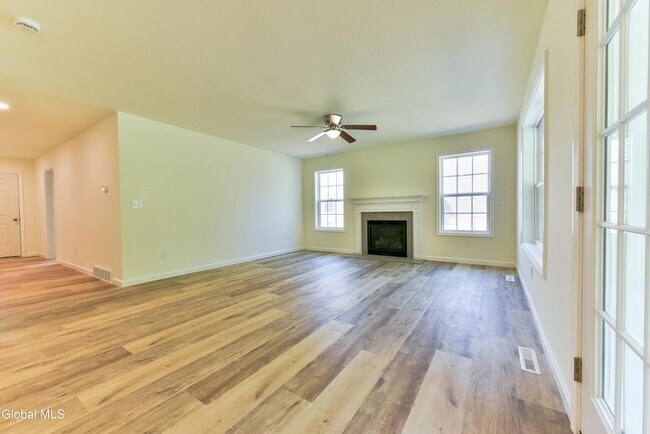 Building Photo - 74 Seashore Wy