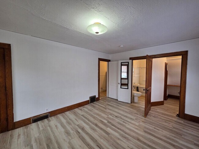 Foto del edificio - 2216 Merner Ave