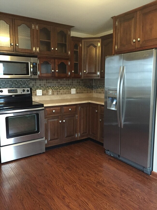 Building Photo - Sublease Available March 1st!
