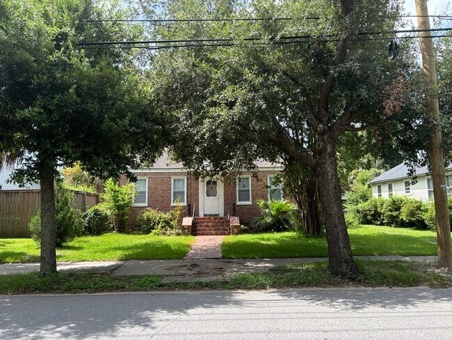 Building Photo - 157 Grove St