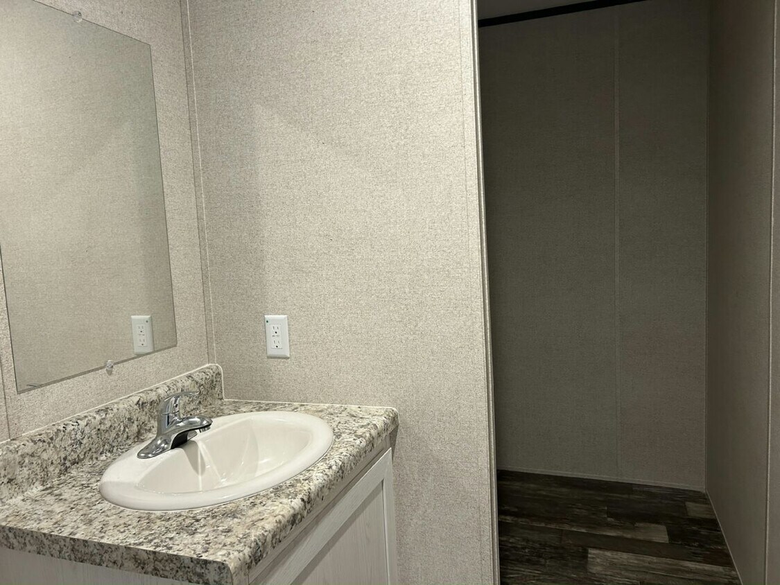 Foto principal - 21338 Lake Bambi Cir