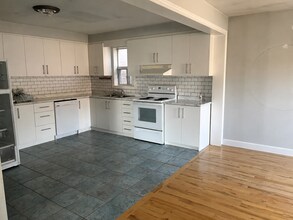 Building Photo - 169 Saint Clarens Av