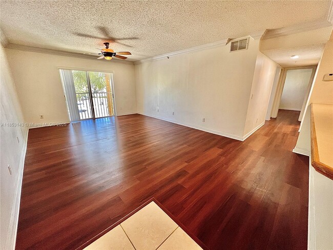 Building Photo - 9905 Westwood Dr