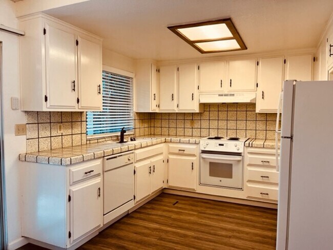 Foto del edificio - 6217 Riverside Blvd